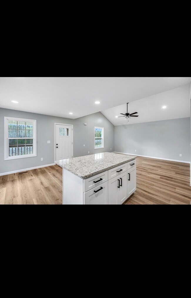 Foto del edificio - 1628 Waring Rd NW