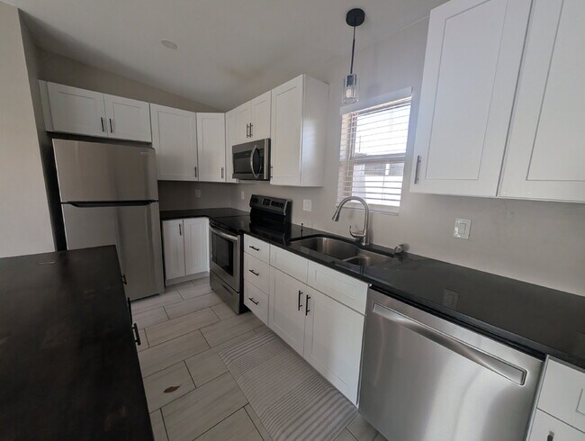 Foto del edificio - Upgraded one bedroom in central Tucson!