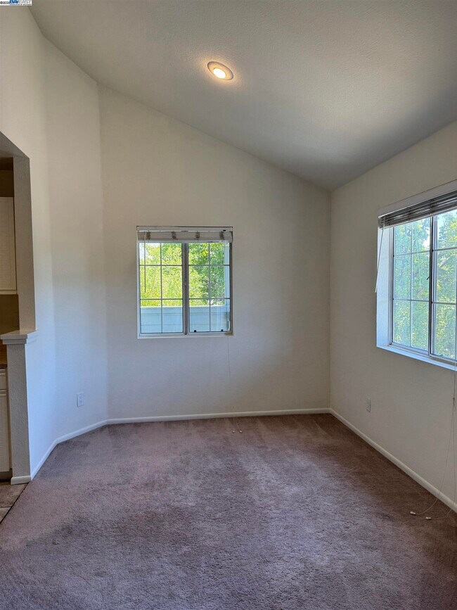 Foto del edificio - 8145 Mountain View Dr