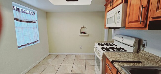 Building Photo - Cozy 2 bedroom, 1 bath home in Lower Valle...