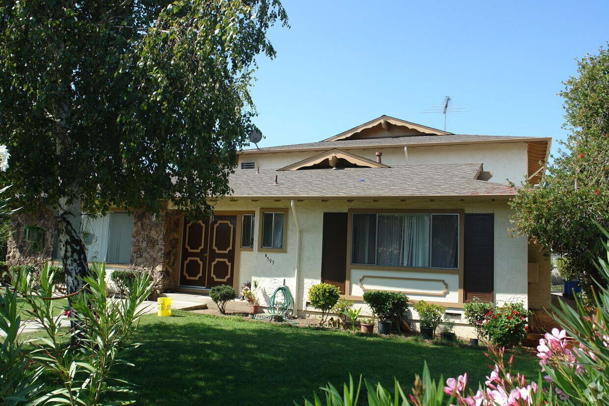 Foto del edificio - 4595 Pearl Ave