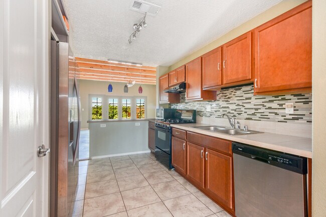 Foto del edificio - Three Bedroom, 2 Bathroom in newer Subdivi...