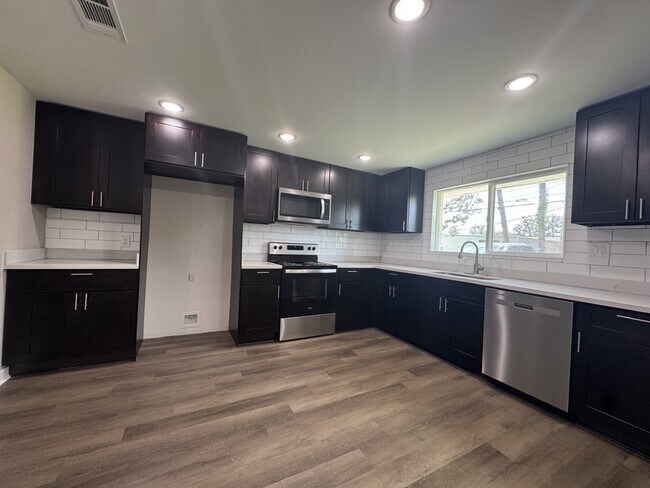 Foto del edificio - 307 S Linden St