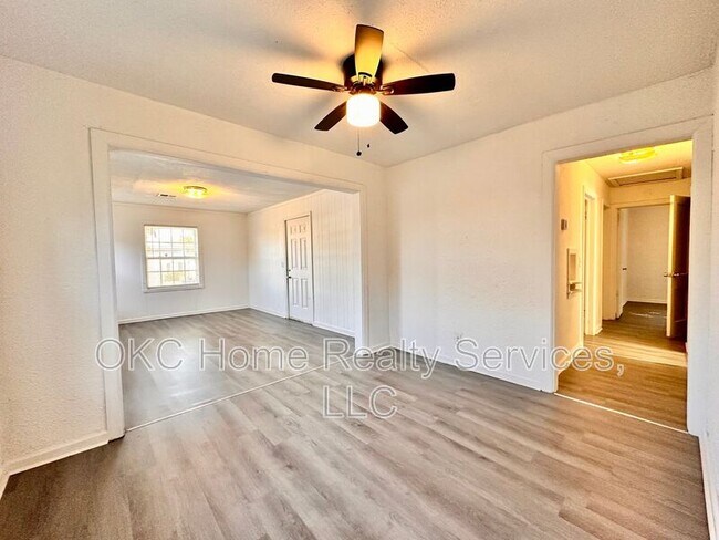 Building Photo - 2323 Towers Ct