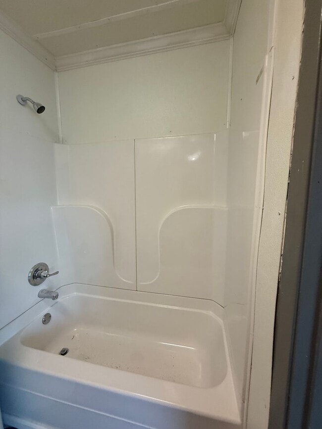 Building Photo - 1/1 Close to DOWNTOWN FLORENCE AVAILABLE N...