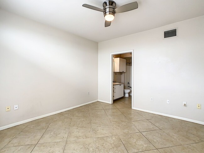 Photo - North Quarter of Downtown Orlando, convenient to Ivanhoe District Apartment