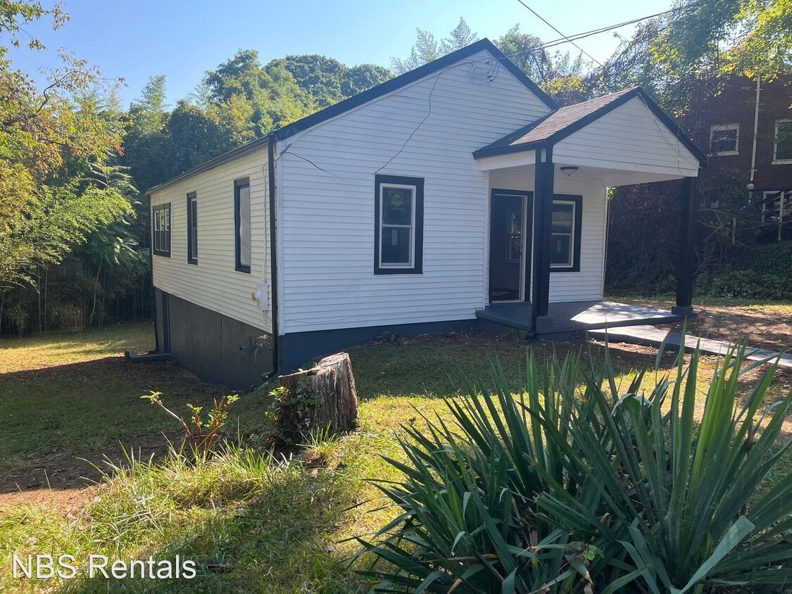 2 br, 1 bath House 3450 Powhatan Street House Rental in Lynchburg