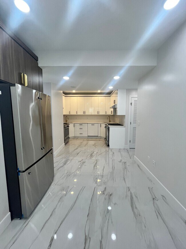 Foto del edificio - 285 Lembeck Ave