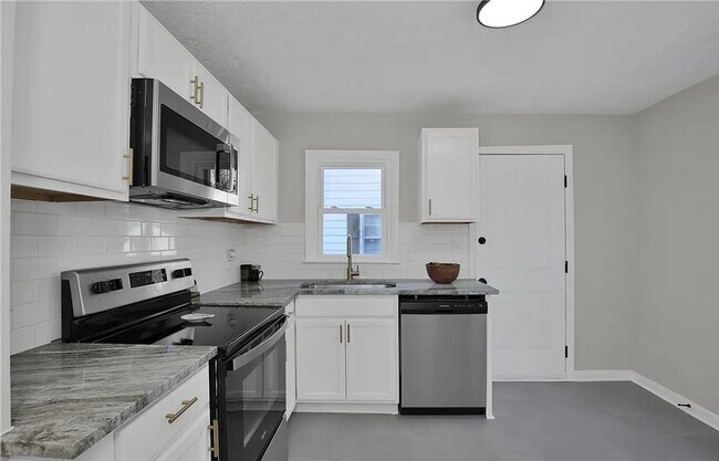Building Photo - 306 Plum St