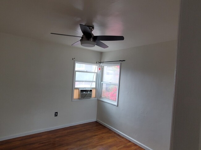 Building Photo - 1327 N Orange Dr