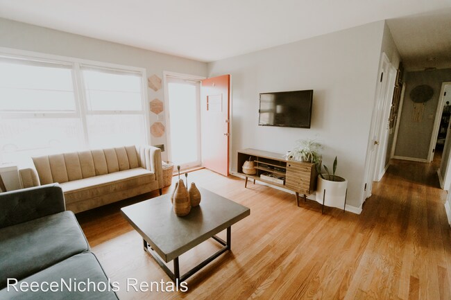 Building Photo - 3 br, 1.5 bath House - 5814 Russell Street