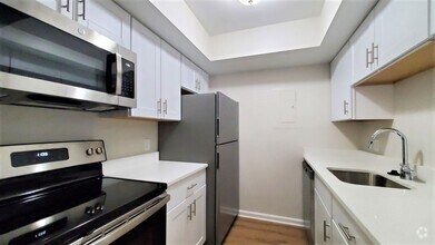 Building Photo - 18308 Streamside Dr