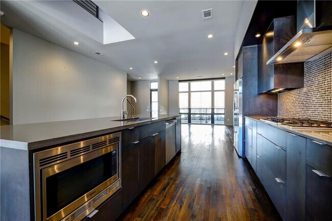 Foto del edificio - 721 Longleaf Dr NE