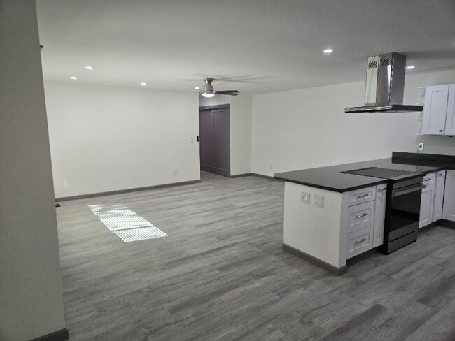 Foto del edificio - 4423 Pine Ave NE