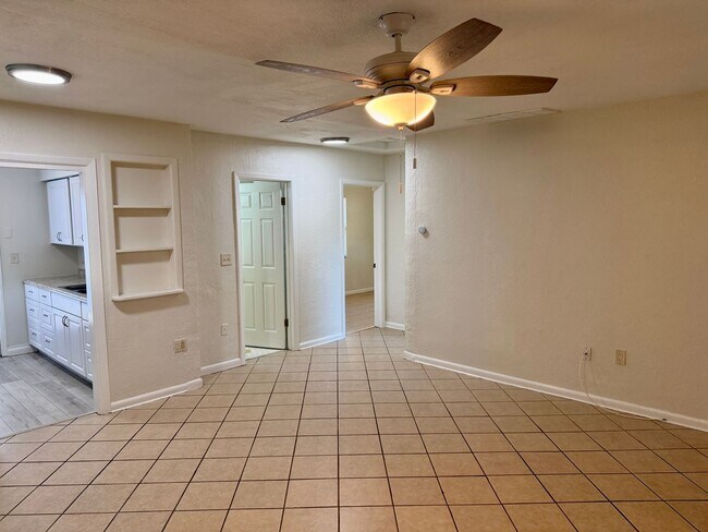 Foto del edificio - Amazing 2/1 so Close to the Ocean that you...