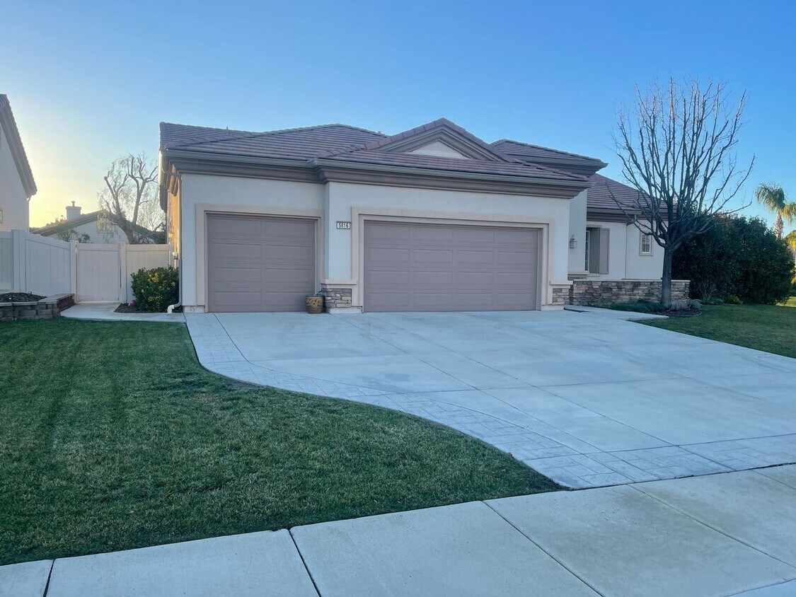 COMING SOON! 55yrs old and older gated Sol... House Rental in