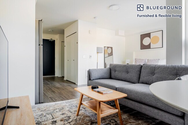 Foto del edificio - 4609 Union Bay Pl NE