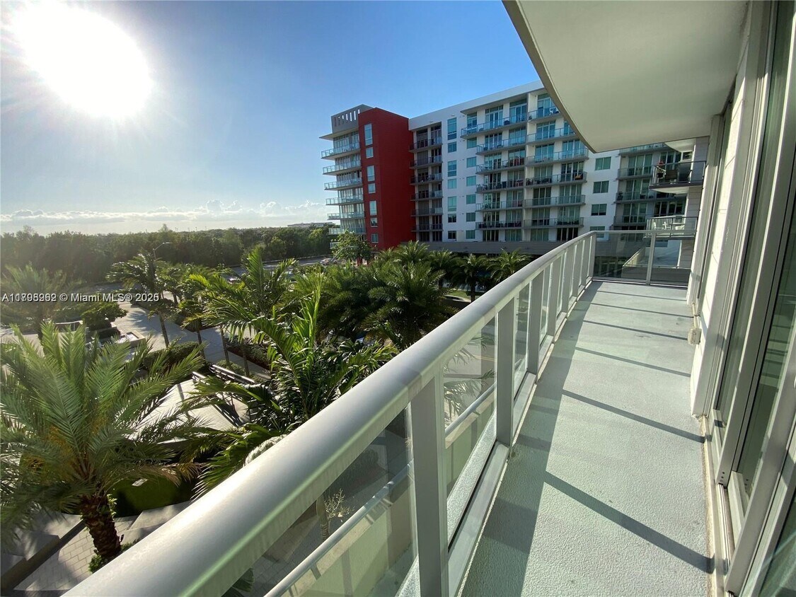 Foto principal - 7751 NW 107th Ave