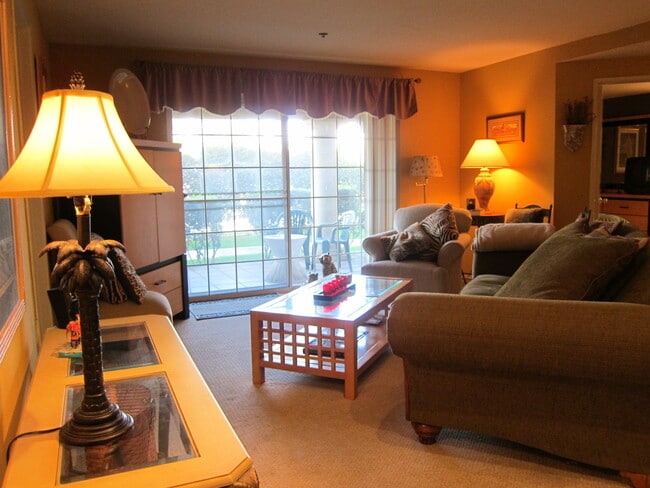 Building Photo - 2700 Golf Club Dr