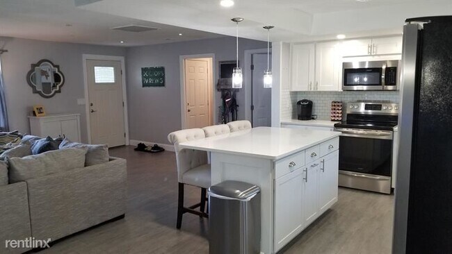 Building Photo - 3 br, 2 bath House - 1350 Cambridge Dr UNIT