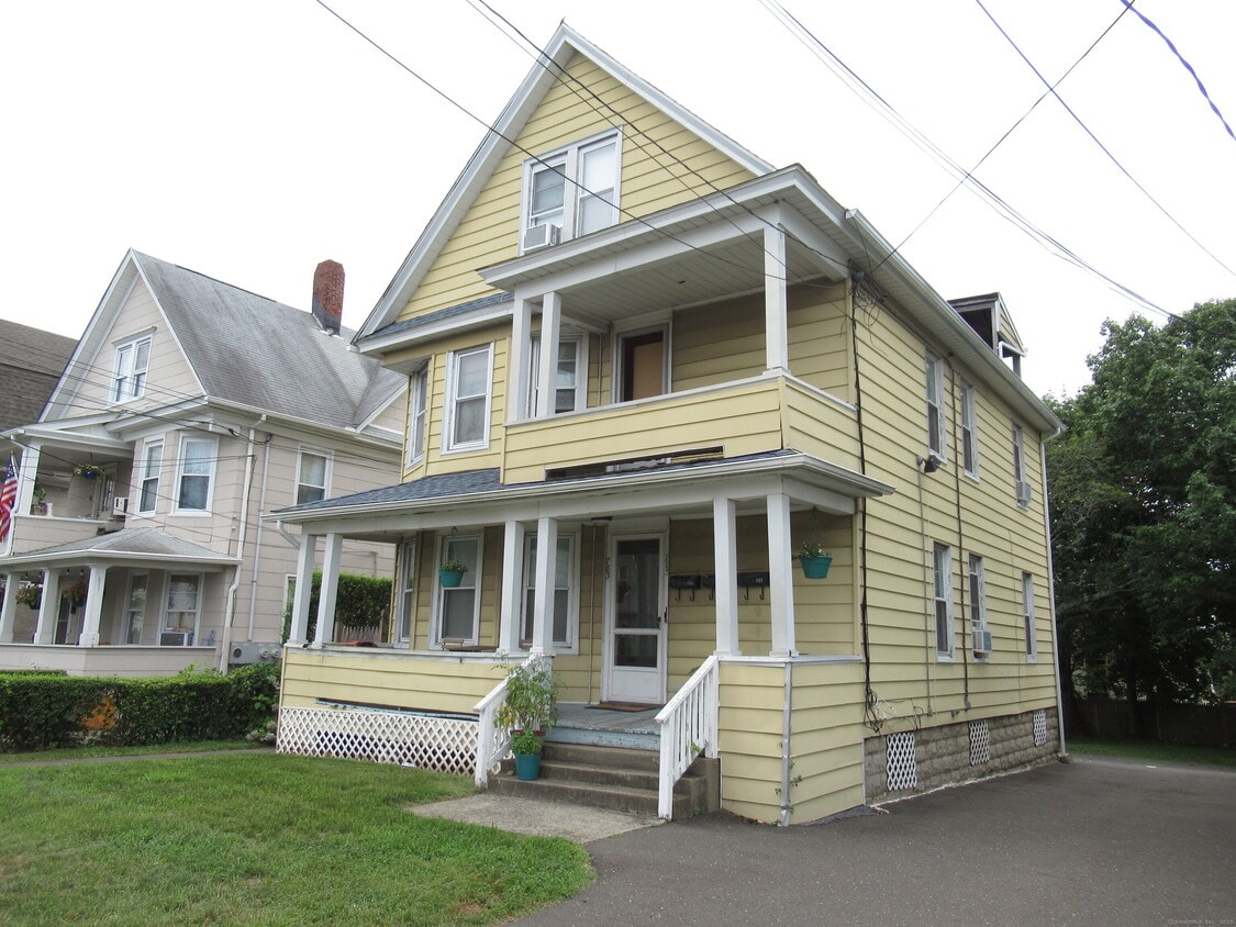 Primary Photo - 787 Brewster St