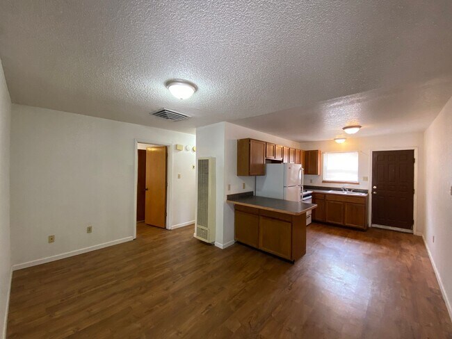 Foto del edificio - Cute Apartment with Yard, Newly Updated AC