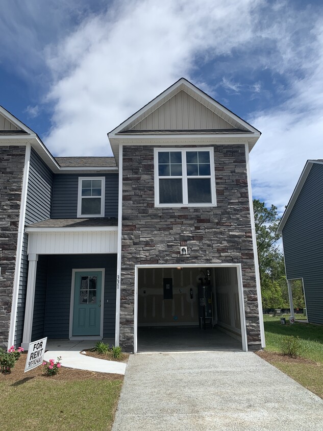Front of House - 331 S Stingray Ln