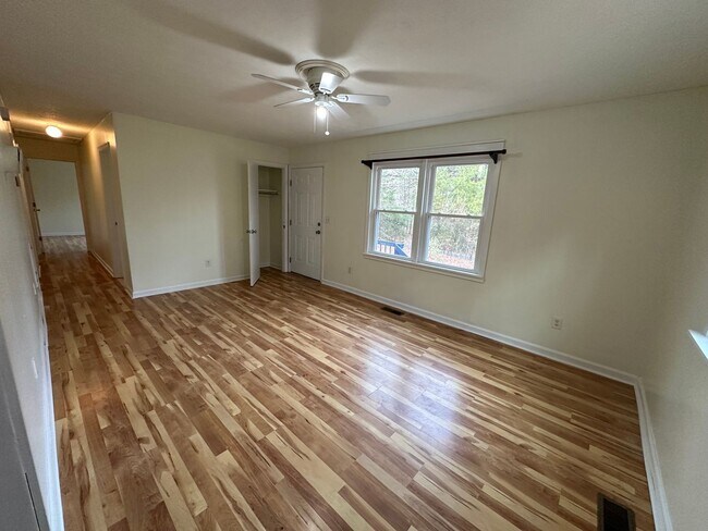 Foto del edificio - Spacious house located in the country! Fou...