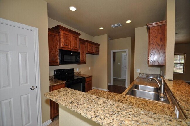 Building Photo - 2409 Woodcrest Ct