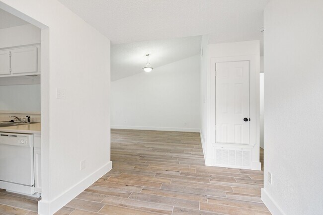 Building Photo - Modern 2 Bedroom, 1 Bath Duplex with 1-Car...