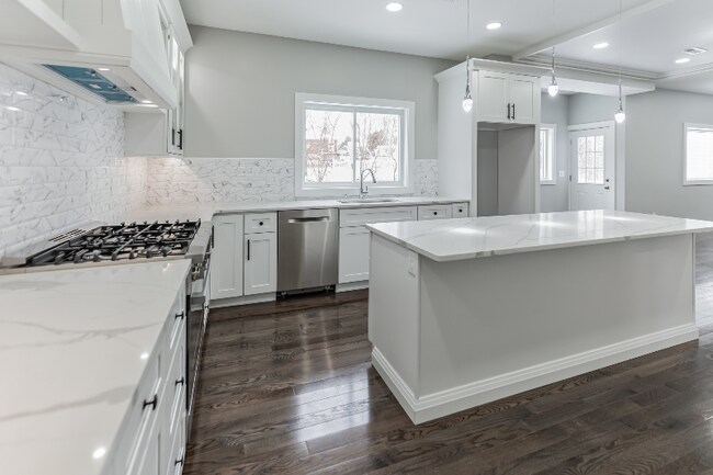 Building Photo - 20 Greylock Ave