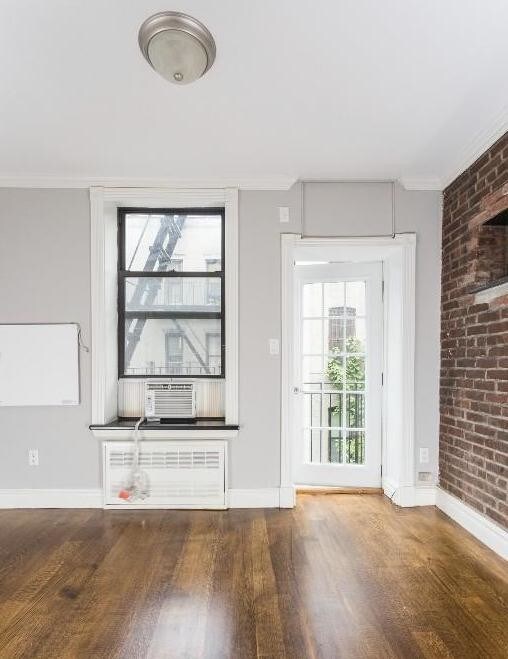 Primary Photo - 321 W 16th St