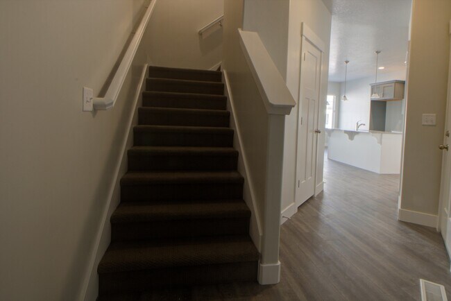 Foto del edificio - 4 Bedroom 2.5 Bathroom Townhome in Lehi