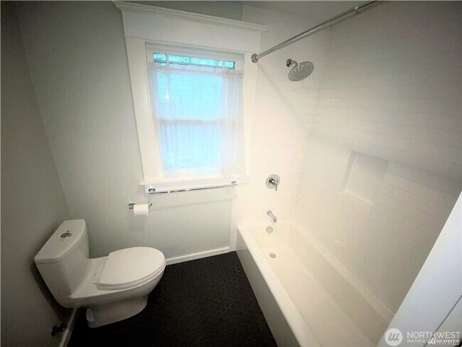 Building Photo - 4bd/2ba Seattle House