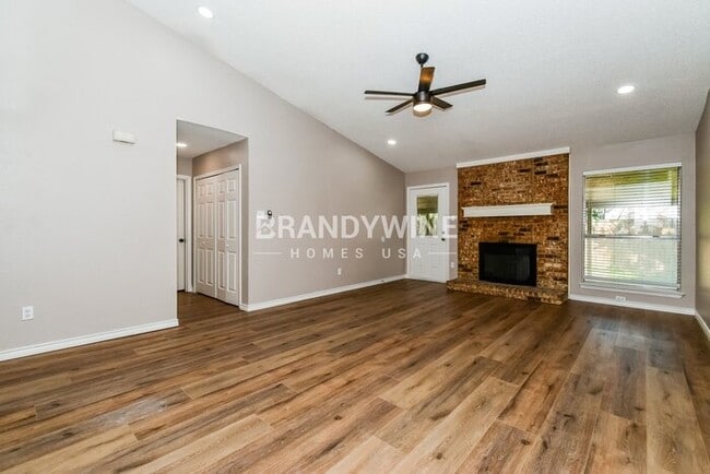 Foto del edificio - 108 Mapleridge Dr