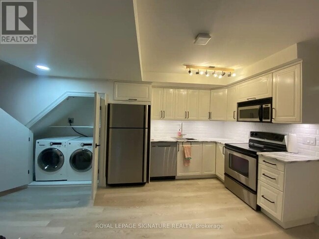 Building Photo - 9 Hazelwood Ave