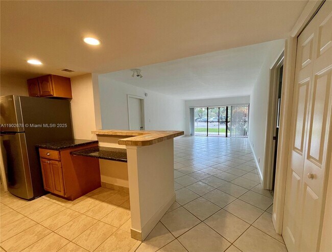 Foto del edificio - 200 Lakeview Dr