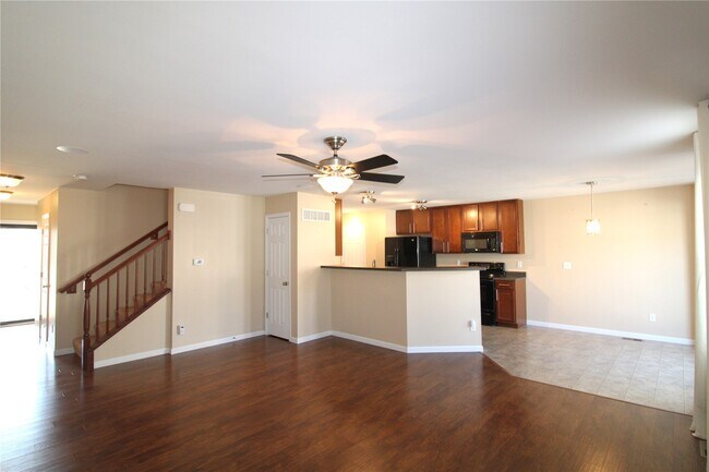 Building Photo - 643 Country Heights Dr