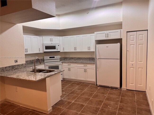 Foto del edificio - 2801 Riverside Dr