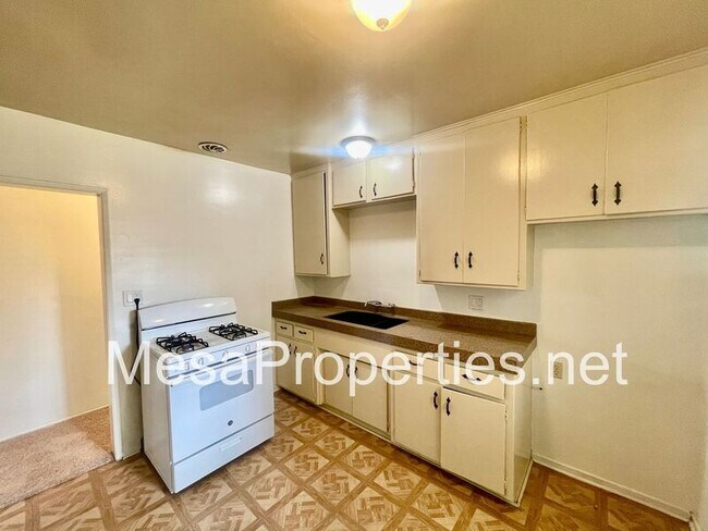 Building Photo - 143 N 13th Ave