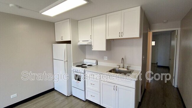 Building Photo - 1301 Lusitana St