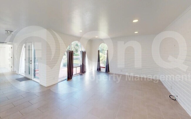 Foto del edificio - 619 W Las Lomitas Rd