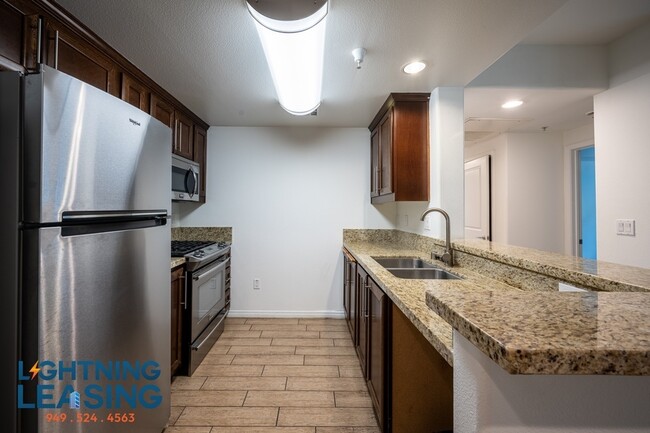 Building Photo - Spacious and stylish three-bedroom with pr...