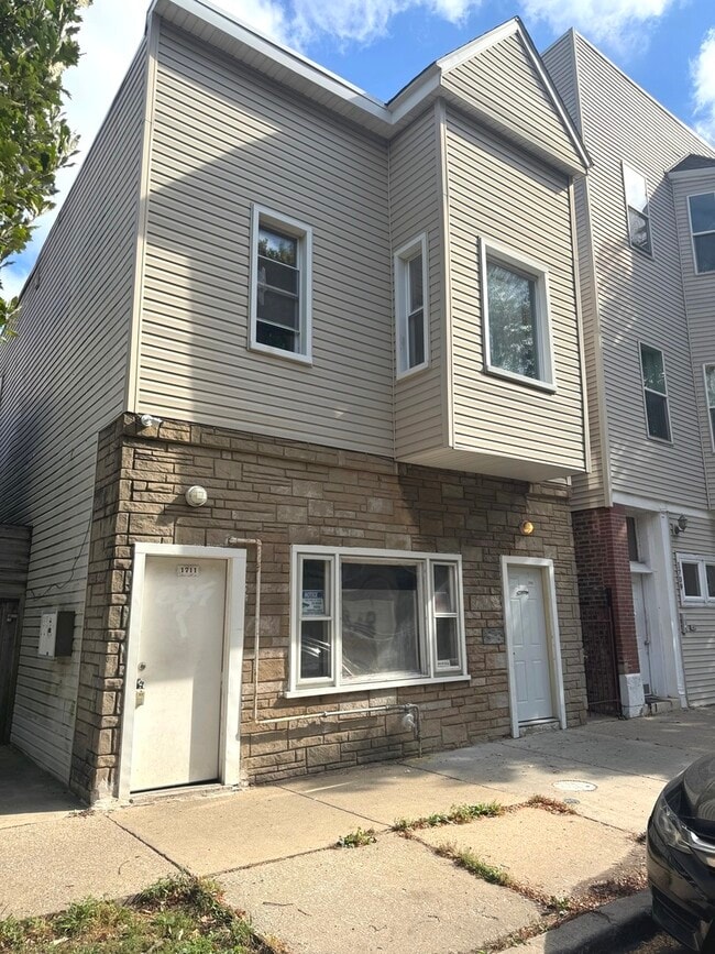 Building Photo - 1711 N Kimball Ave