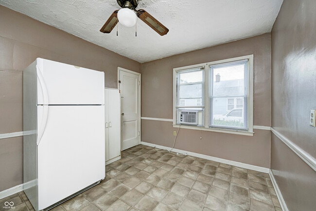 Building Photo - 5376 W 10th St