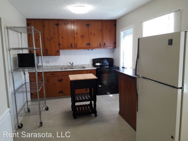 Building Photo - 2 br, 1 bath House - 7910 Midnight Pass Rd