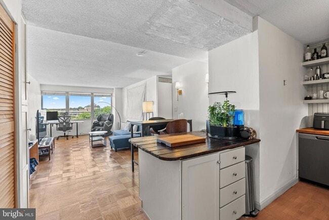 Foto del edificio - 1301 Delaware Ave SW