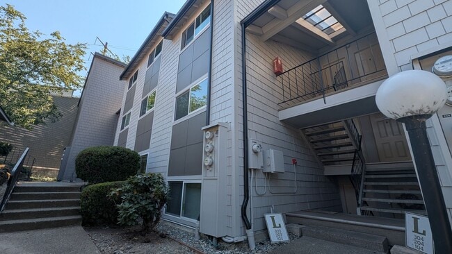 Foto del edificio - 2020 Grant Ave S
