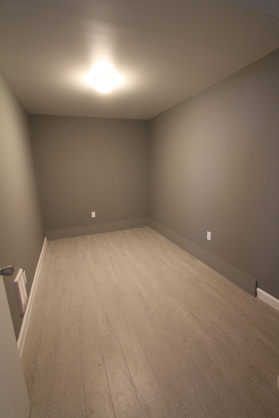 Primary Photo - 886 44th Ave