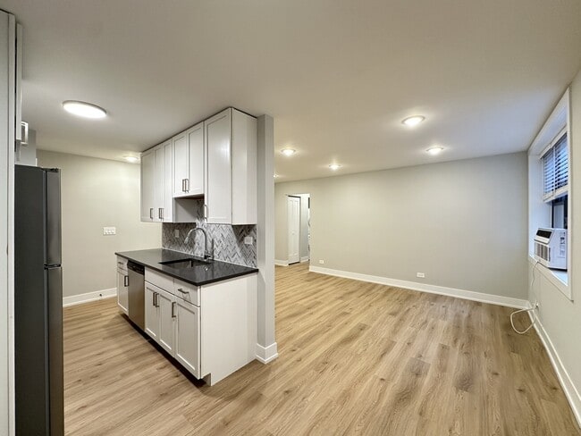 Building Photo - 503 W Aldine Ave